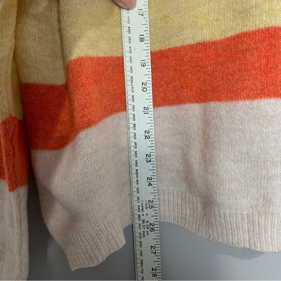 Urban outfitters rainbow striped sweater.‎ Size M - Picture 9 of 9